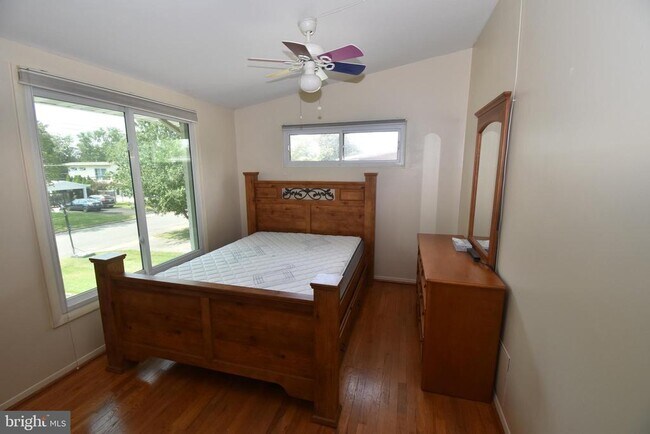 Building Photo - 6518 Byrnes Dr