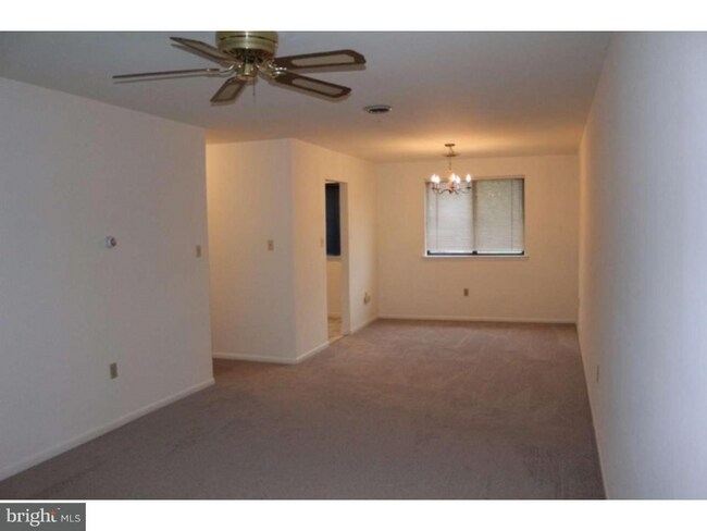 Building Photo - 54 Holly Dr