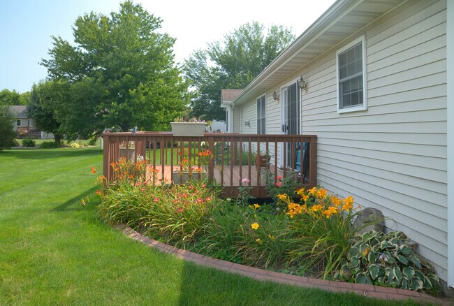 Building Photo - 534 Eagle Ridge Dr