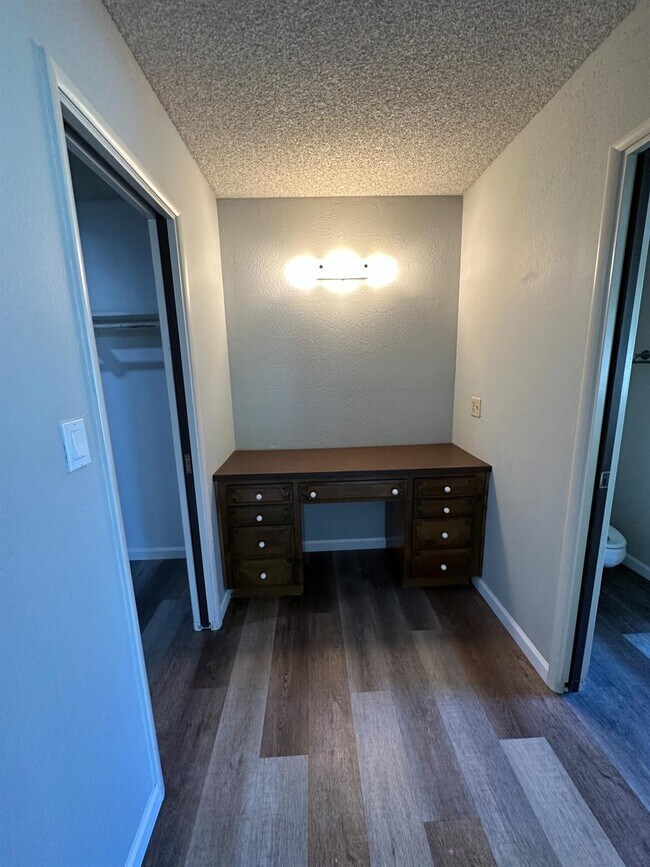 Building Photo - 1310 W Magill Ave