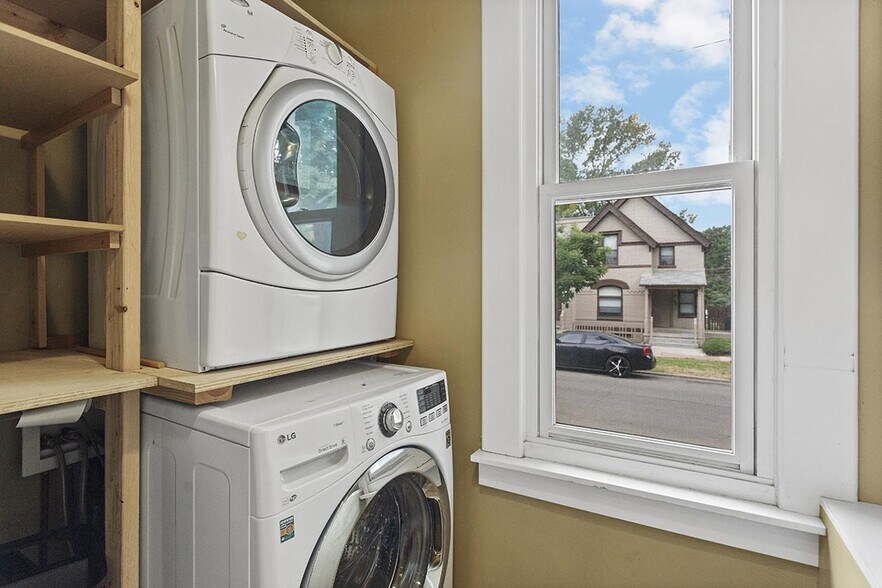 Building Photo - Charming Five Points home with outdoor oas...
