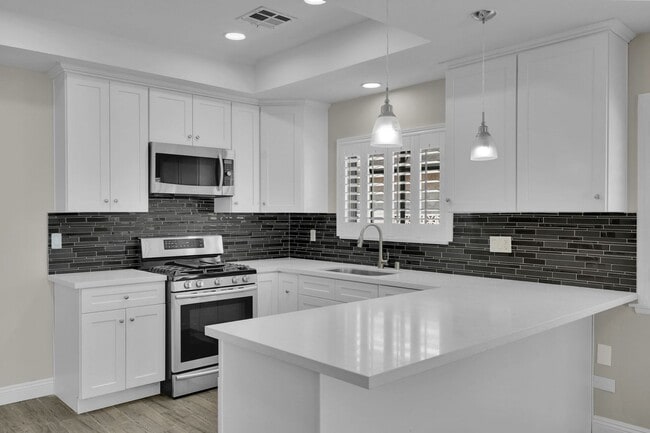Building Photo - Fully Remodeled 4-Bedroom Single-Story ADU...
