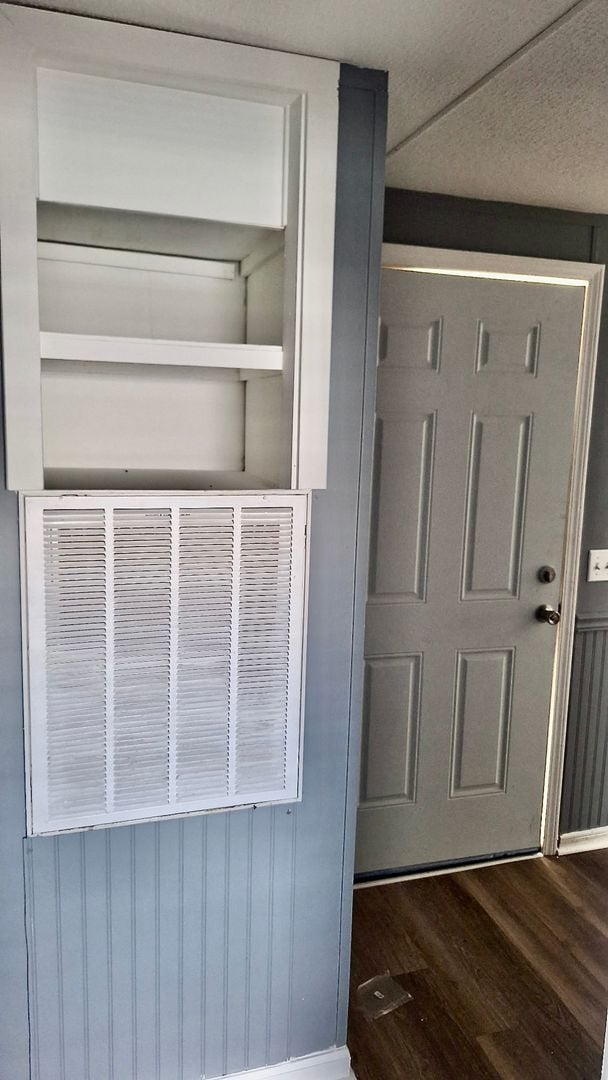 Building Photo - PCB Rental 2 BR / 1 BA - Convenient to it ...