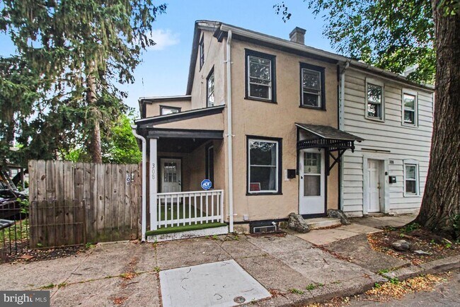 Building Photo - 308 Walnut St