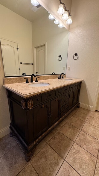 Building Photo - 5959 E Via Casella Dr