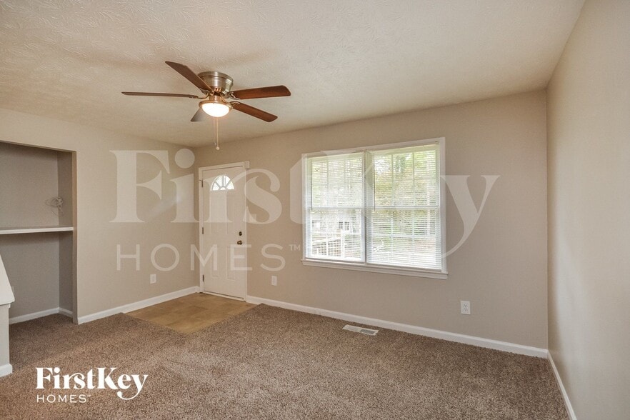 Building Photo - 2826 Bay Leaf Dr SE