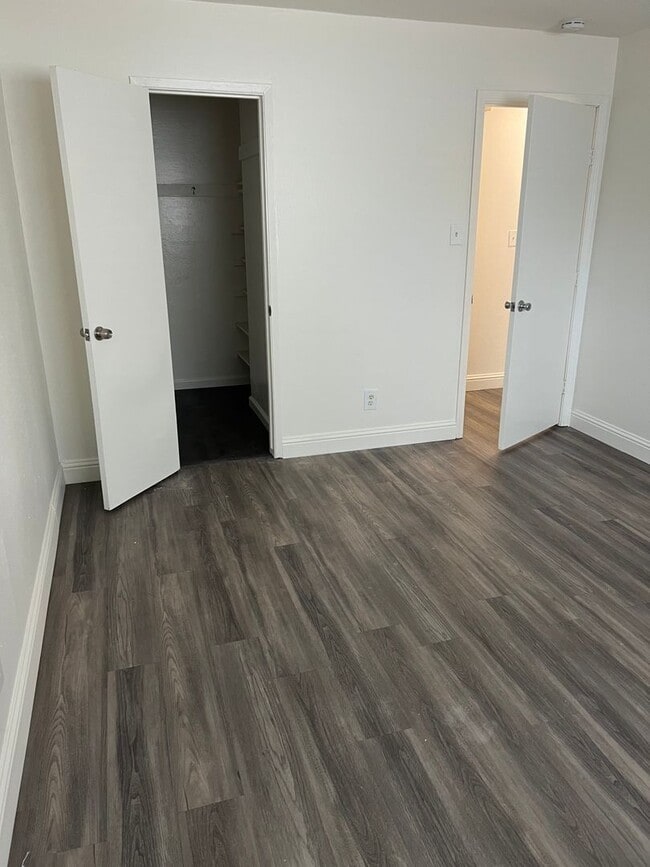 Building Photo - NICE APARTMENT IN ROSEVILLE!!