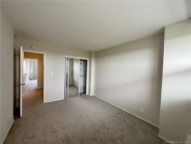 Building Photo - 91 Strawberry Hill Ave