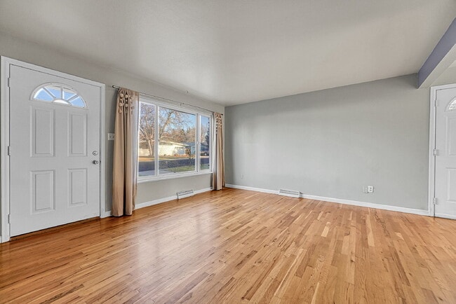 Building Photo - $2,495.00, 3-bedroom, 2 bathroom home in C...