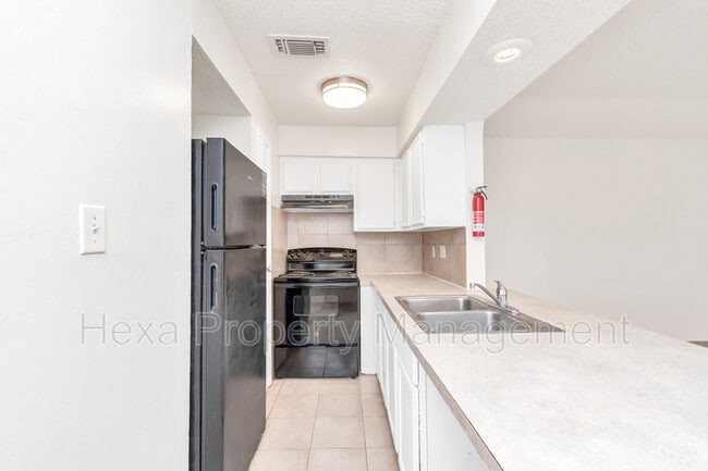 Building Photo - 6021 Bonn Echo Ln