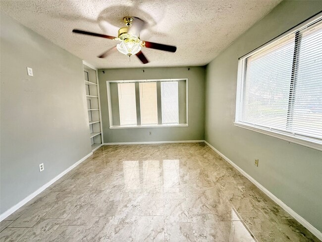 Building Photo - 9002 Sabastian Dr