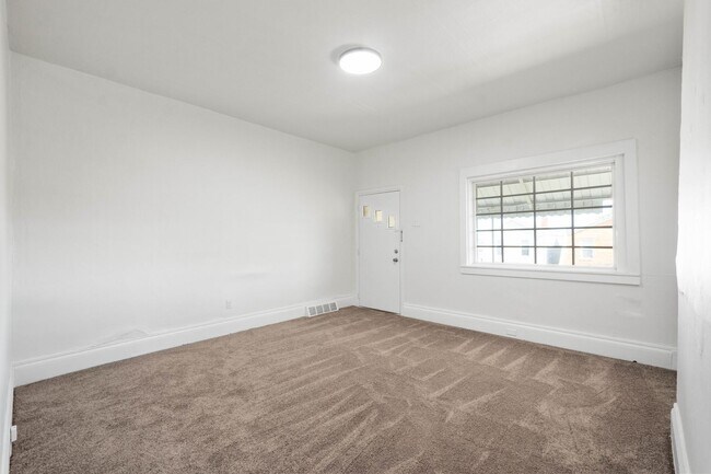 Building Photo - 124 Fitler St