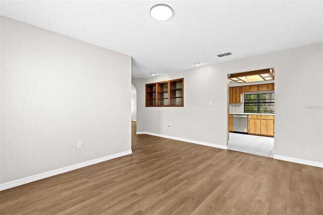 Building Photo - 8829 Bermuda Ln