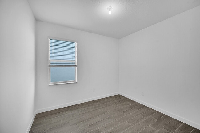 Building Photo - 3550 Angler Dr