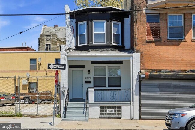 Building Photo - 2209 W Toronto St