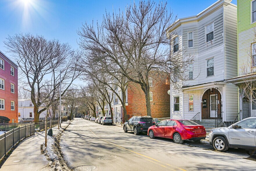 Building Photo - 139-141-141 Putnam Ave