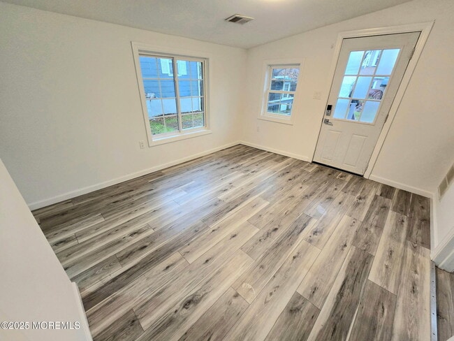 Building Photo - 912 Sunset Ave