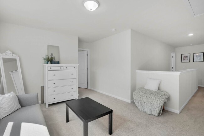 Building Photo - Bright & Welcoming 5-Bedroom Home in Richmond Hill, GA