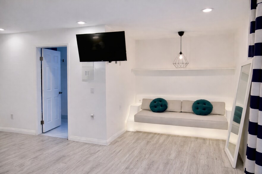 Building Photo - 1966 Rockledge Dr