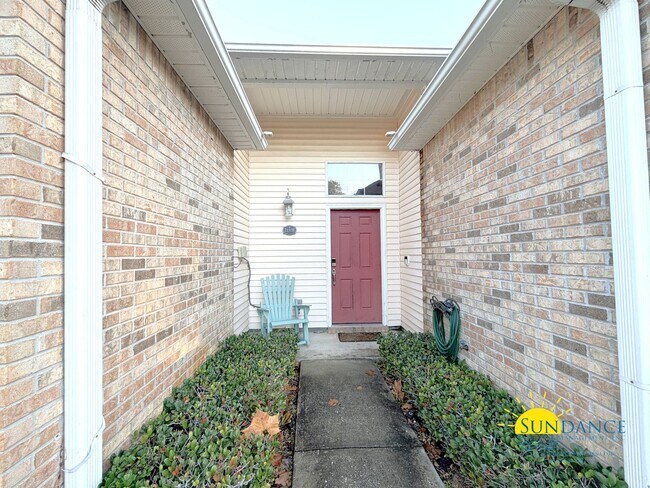 Building Photo - Updated 2 Bedroom Home in Fort Walton Beach!