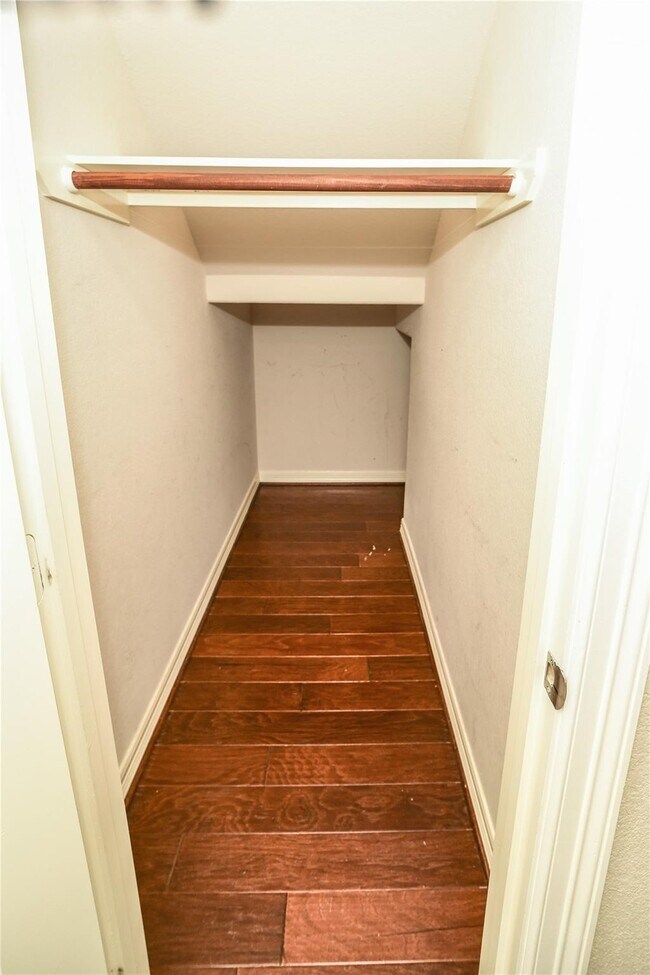 Building Photo - 3514 Clearview Cir