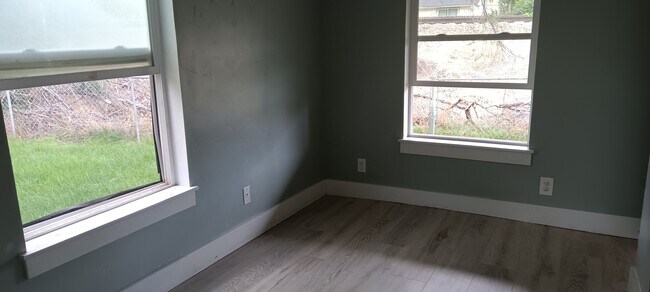 Building Photo - 1695 W Targee St