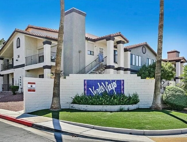 Building Photo - 1575 W Warm Springs Rd