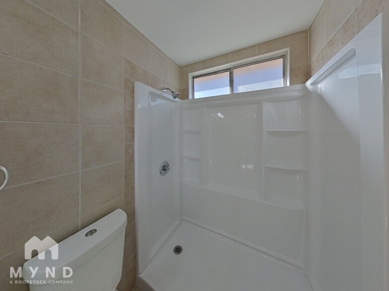 Building Photo - 1368 S Christy Ln