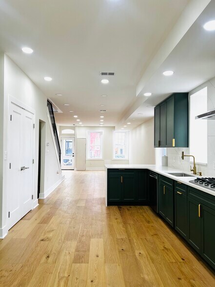 Building Photo - 116 Thomas St NW