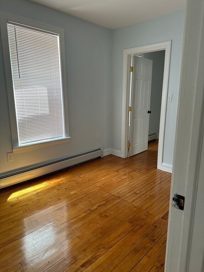 Building Photo - 32 Dana Ave