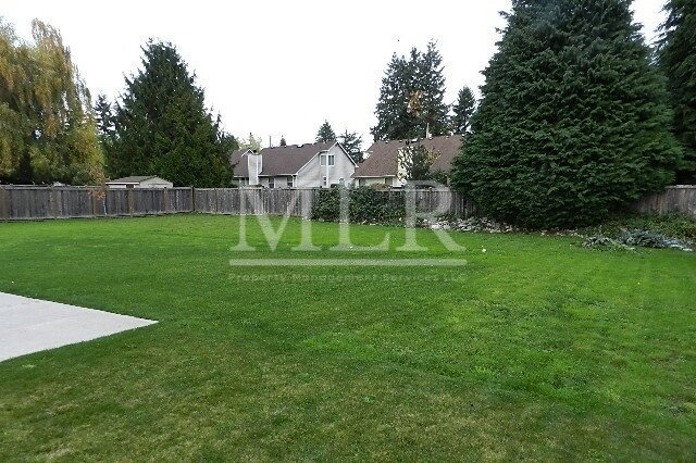 Building Photo - Cirque Dr W 8013-