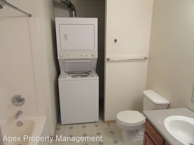 Building Photo - 1 br, 1 bath Apartment - 1304 RAILROAD AVENUE