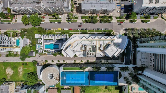 Building Photo - 480 NE 30th St