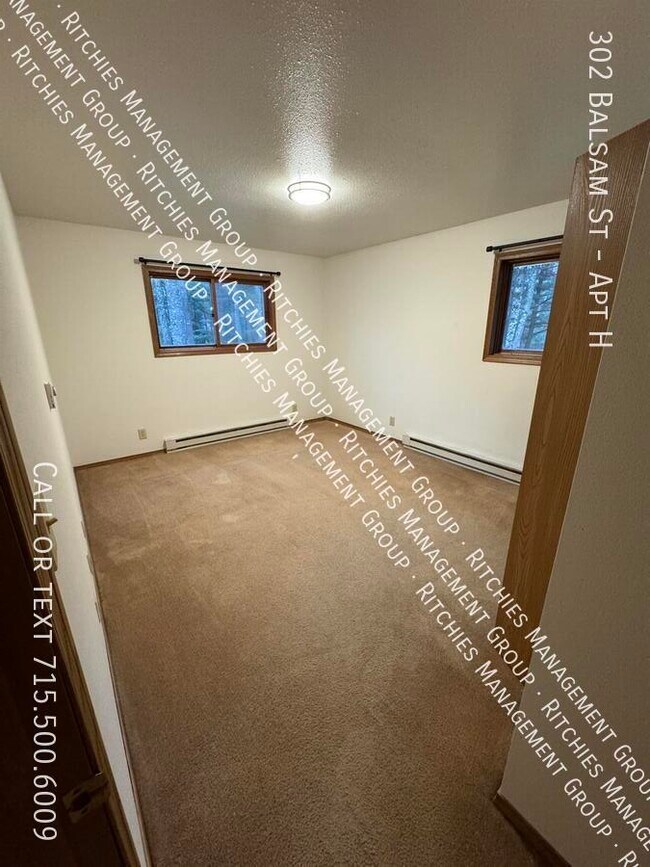 Building Photo - 302 Balsam St