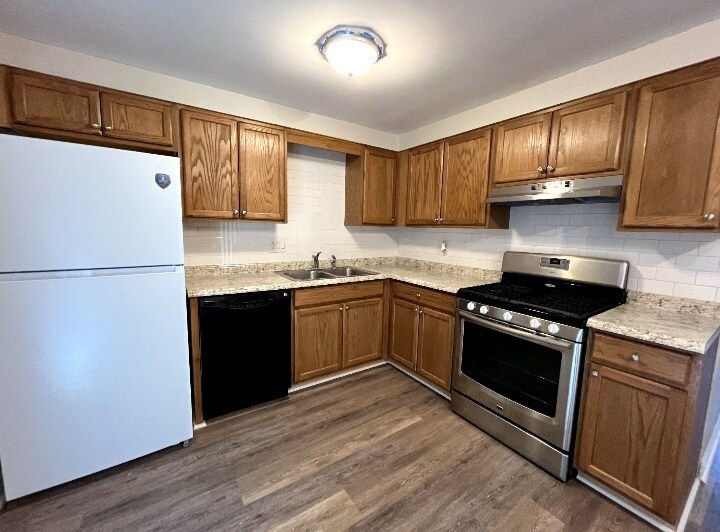 Building Photo - 1390 Lincoln Dr