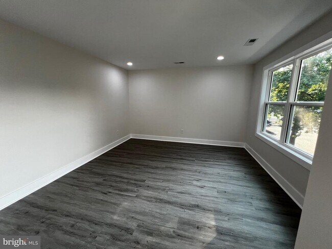 Building Photo - 920 Brompton St