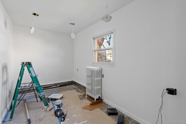 Building Photo - 87 Winnikee Ave