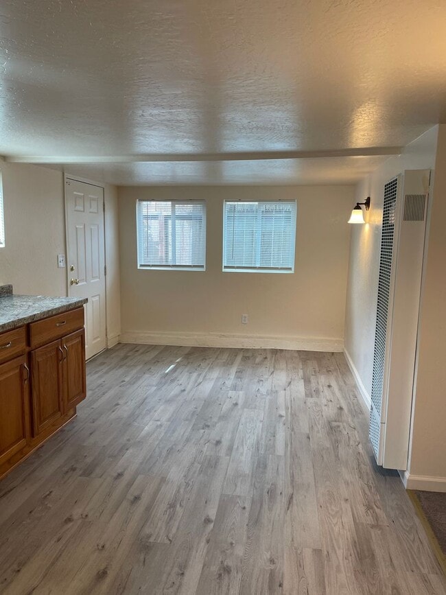 Building Photo - 12-781-02