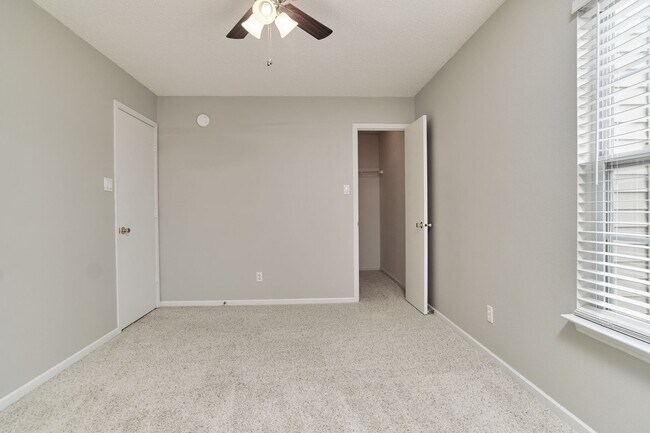 Building Photo - 3 BD/2.5 BA in Fishers!