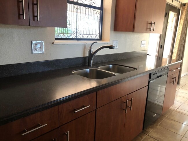 Building Photo - 230 Stern Dr