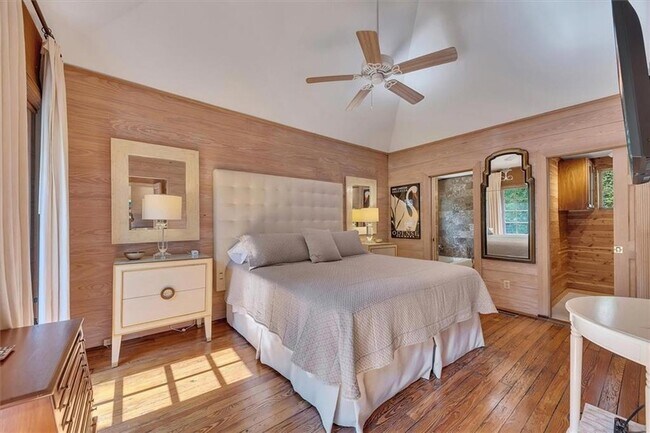 Building Photo - 2538 Parkside Dr NE