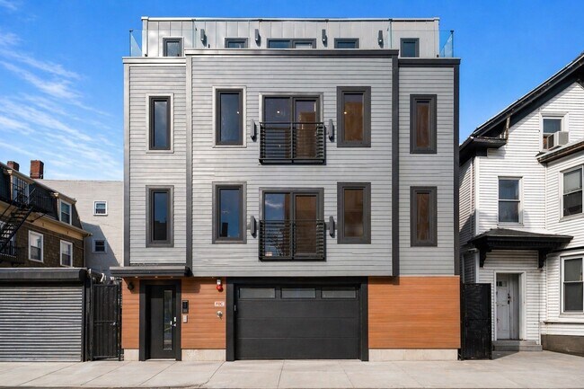Building Photo - 1 Devine Wy
