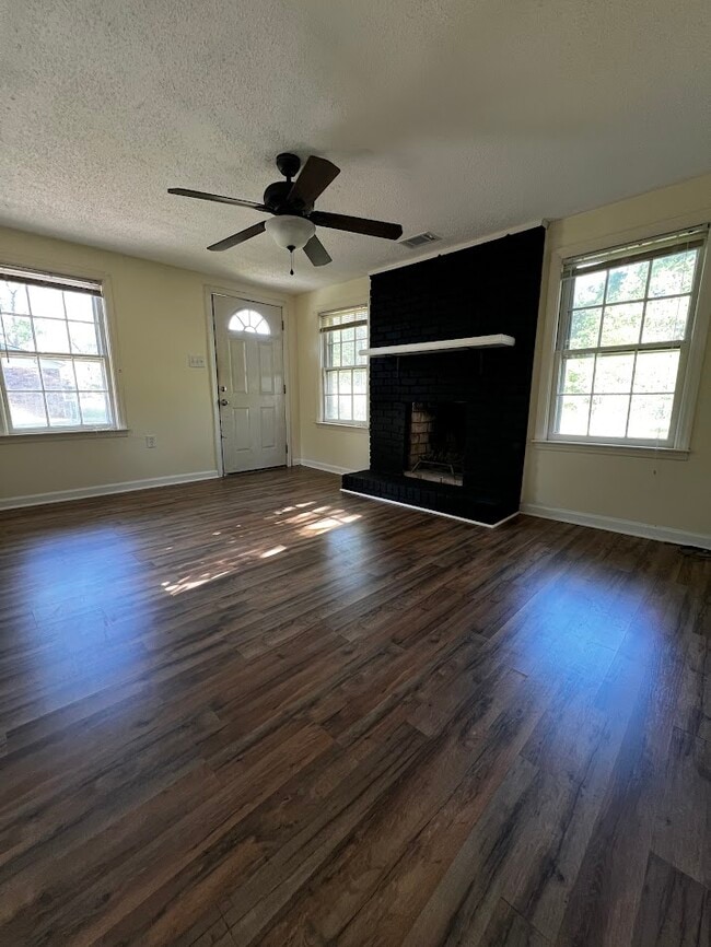 Building Photo - 215 S Skinner Ave