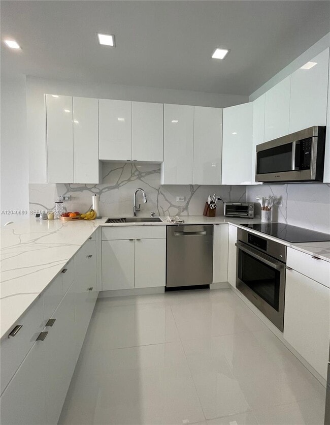 Building Photo - 5701 Collins Ave