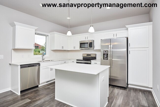 Building Photo - Spacious 3-Bedroom Home with Modern Layout...