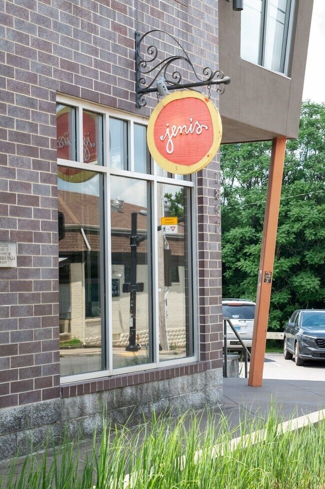 Building Photo - East Nashville Charmer