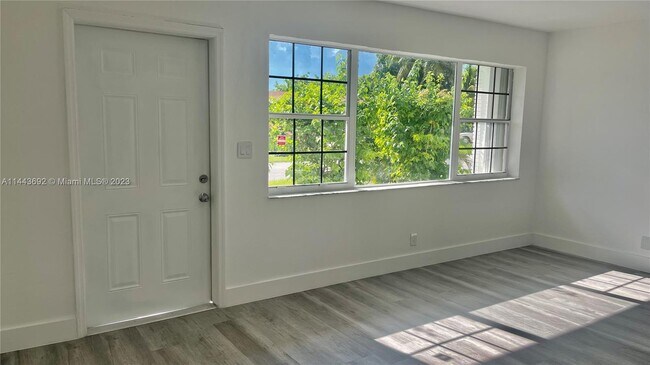 Building Photo - 1420 S 24th Terrace