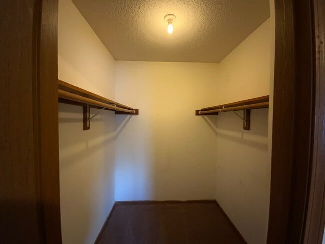 Building Photo - 4 Bedroom 3 Bath Condo