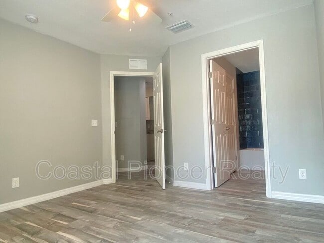 Building Photo - 8642 Mallard Reserve Dr