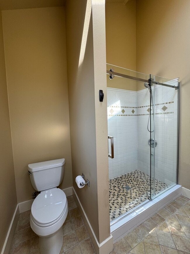 Building Photo - Cozy 3 bed 2.5 bath townhome on North Quee...